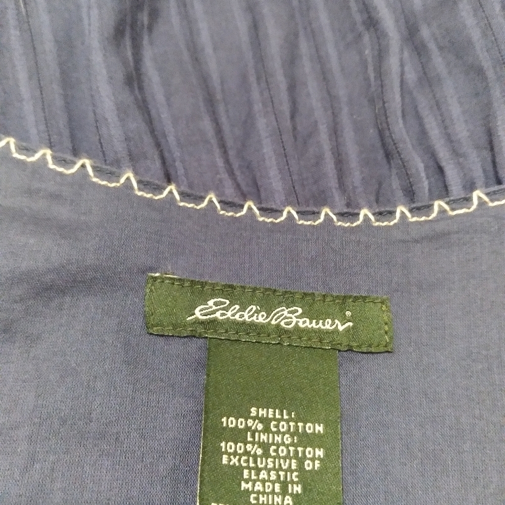 Eddie Bauer Navy Sleeveless Smocked-Waist V-Neck Top - Picture 4 of 4